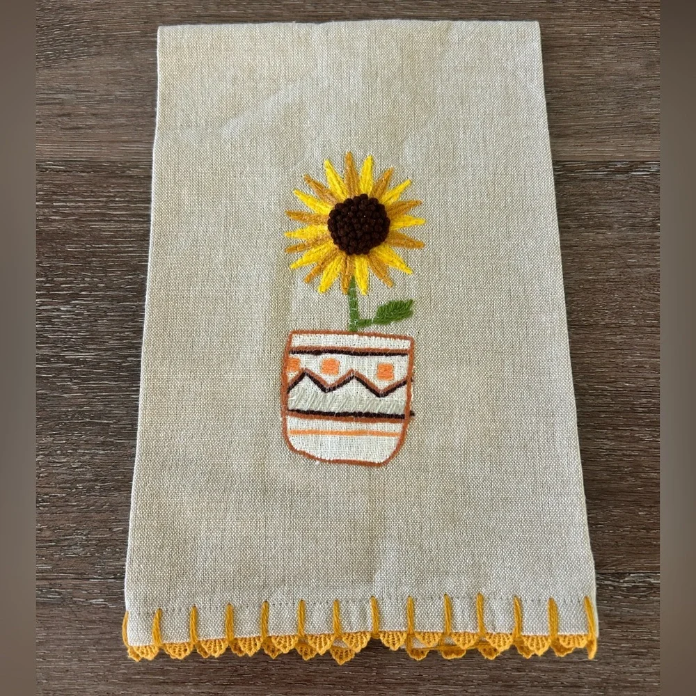 NWOT Mud Pie Sunflower Tea Towel